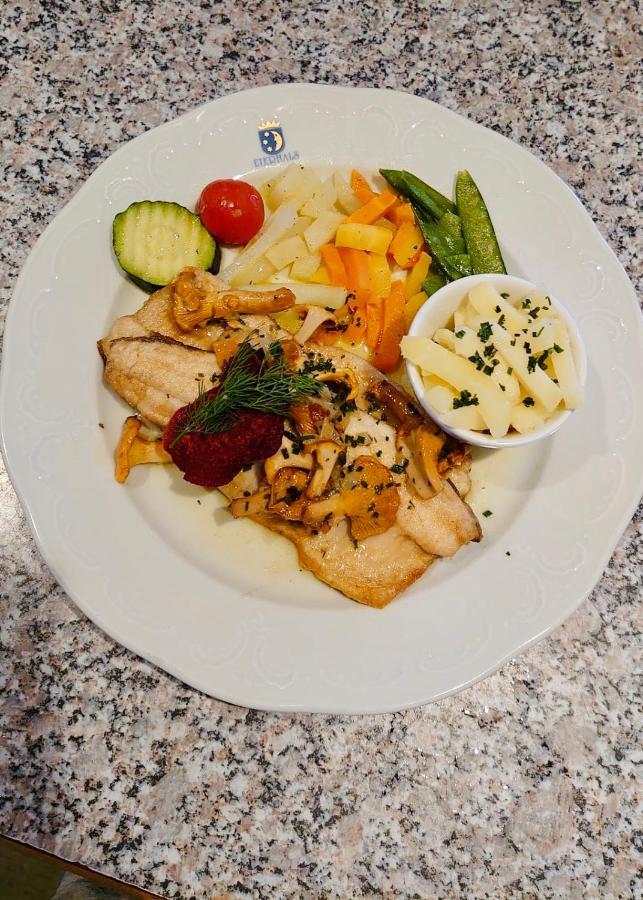 Oberägeri Hotel - Restaurant Eierhals Am Aegerisee מראה חיצוני תמונה